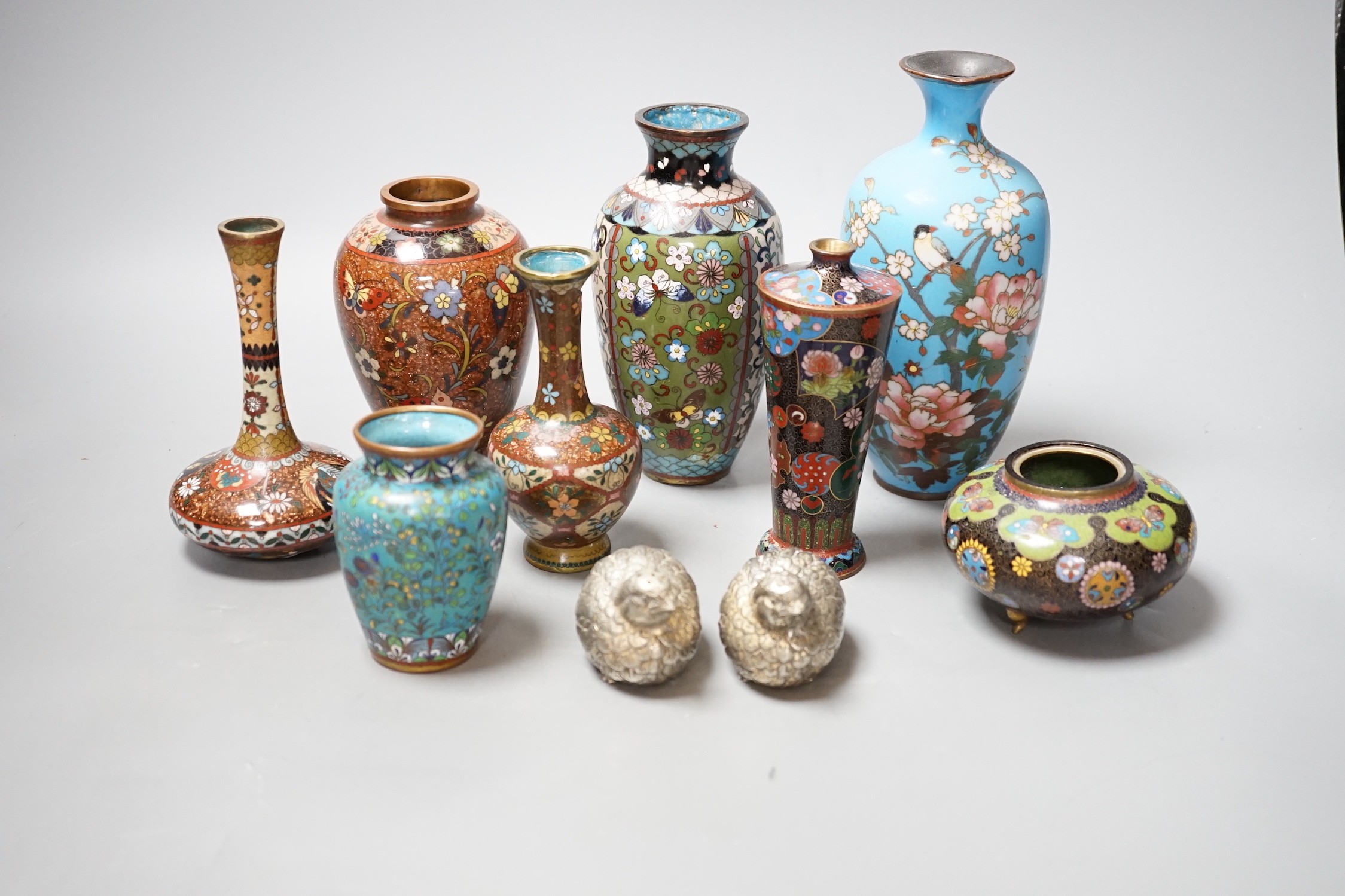 An assortment Japanese cloisonné enamel and metal wares, largest vase 18.5cm high